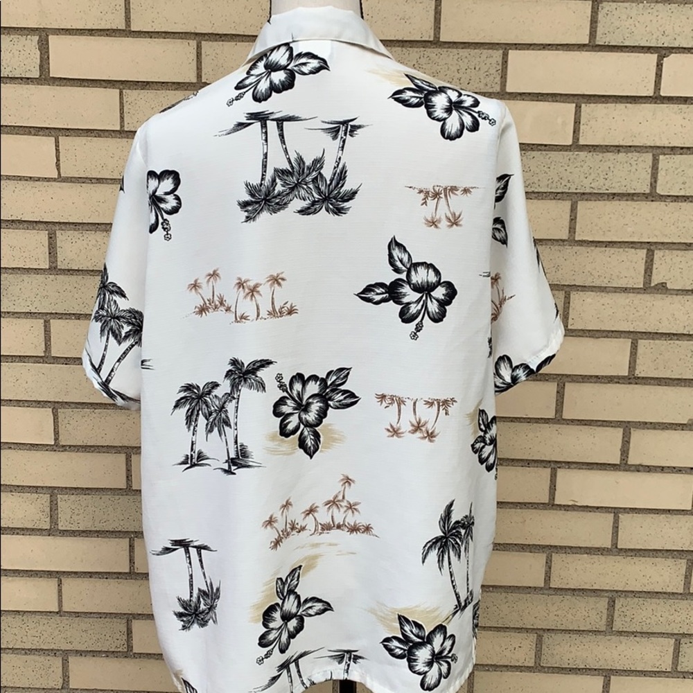 Bon Worth Cream Ivory Hawaiian Floral Print Button Up Top - Picture 4 of 10